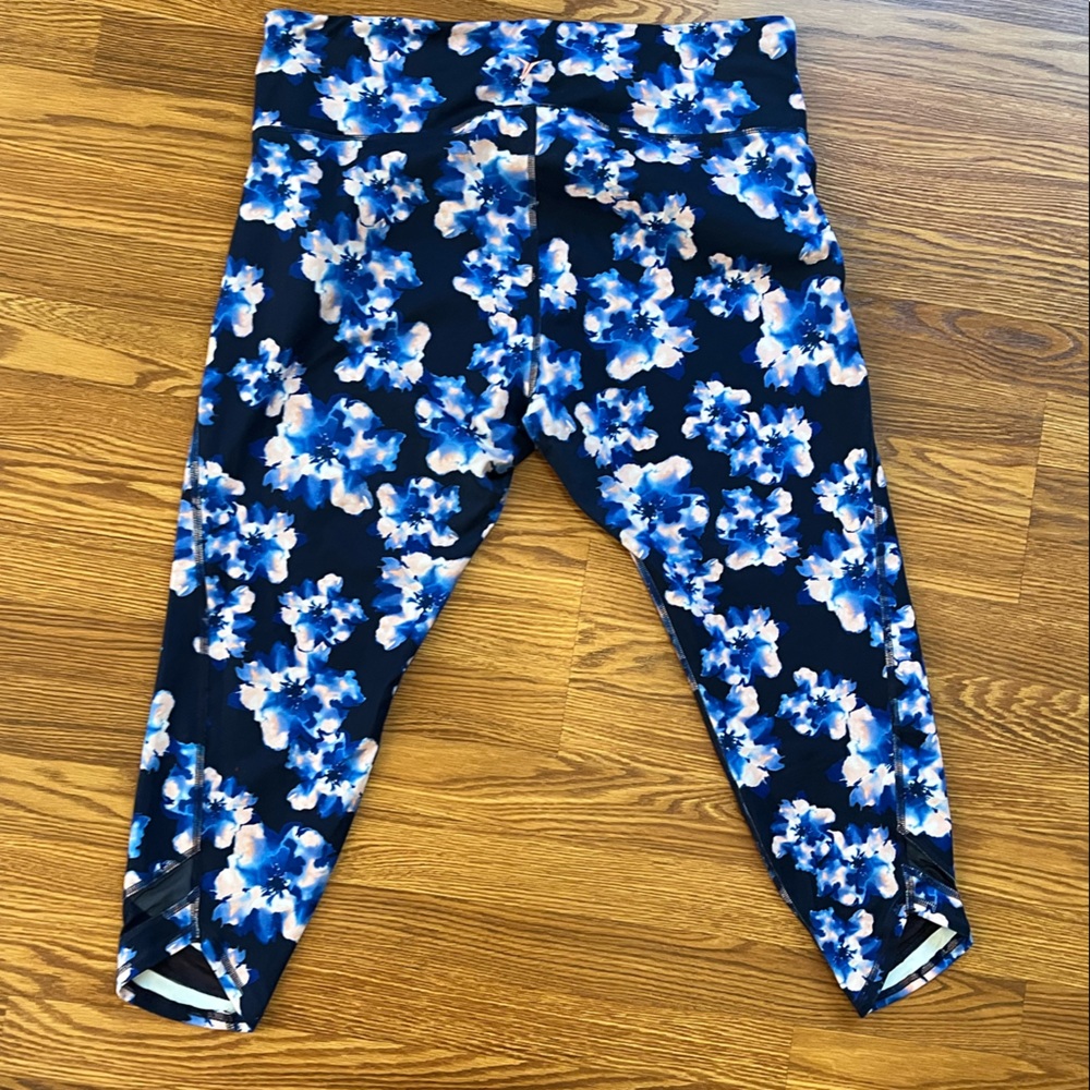 Old Navy Active Go-Dry Crops - Picture 2 of 5